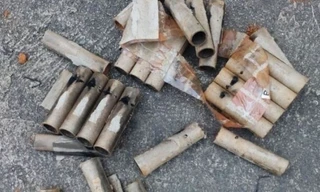 Đối tượng Xuân (bìa phải) khai nhận hành vi tại cơ quan công an *ảnh: Diệu Li nh