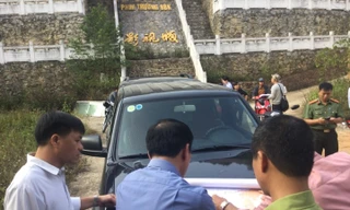 Đoàn kiểm tra TP Lạng Sơn làm việc tại tiền sảnh "Phim trường". Ảnh: Duy Chiến