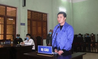 Bị cáo Khèn ra tòa, lĩnh án 7 năm tù về hành vi lừa người qua biên giới, đòi tiền chuộc .Ảnh: T. Mạnh 