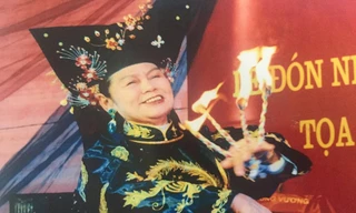 Nghệ nhân ưu tú Tạ Thị Bích Lộc loan giá "Cô bé thượng ngàn". Ảnh: Duy Chiến