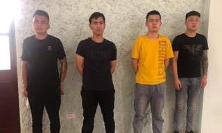 Bốn đối tượng Trung Quốc nhập cảnh trái phép vào Lạng Sơn bị lực lượng chức năng địa phương ngăn chặn. Ảnh: D.Linh