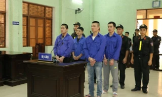 Nhóm bị cáo buôn 62 bánh ma túy ra tòa, lĩnh án tử hình .Ảnh: P.O