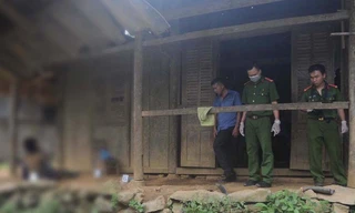 Lực lượng chức năng khám nghiệm hiện trường, điều tra vụ việc .Ảnh: Hoàng Phúc 