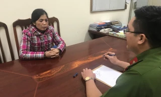 Đối tượng Lâm (bìa trái) khai nhận hành vi tại cơ quan công an .Ảnh: TL