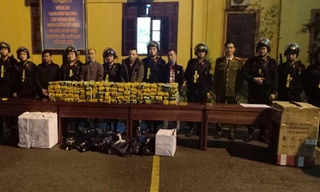 Tại nhà ở và "tổng kho" ma túy ở huyện Chương Mỹ, Hà Nội, lực lượng công an đã bắt giữ 3 đối tượng và 200 kg ma túy đá .Ảnh: Duy Chiến