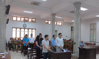 Các bị cáo tại phiên toà diễn ra ngày 15/10