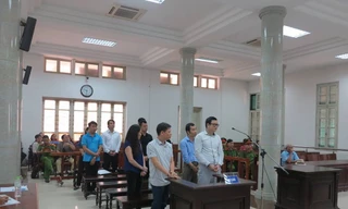 Các bị cáo tại phiên toà diễn ra ngày 15/10