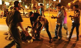 Lực lượng 141 quật ngã đối tượng trên phố