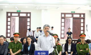 Cựu Tổng giám đốc OceanBank Nguyễn Xuân Sơn tại tòa.