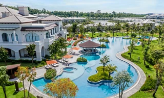 Tặng 5.000 kỳ nghỉ 5 sao cho y bác sĩ chống dịch COVID-19