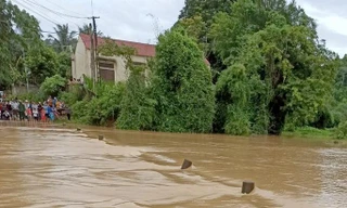 Nữ sinh lớp 9 bị lũ cuốn tử vong khi qua cầu tràn