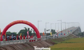 Cầu Thịnh Long nối huyện Nghĩa Hưng và Hải Hậu (Nam Định) chính thức được khánh thành.