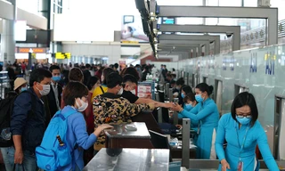 Sân bay Nội Bài tấp nập trở lại sau thời điểm hàng không "liêu xiêu" vì dịch COVID-19.