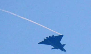 Xem máy bay tàng hình Trung Quốc 'trổ tài'