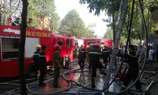 Lực lượng PCCC tại hiện trường vụ cháy.