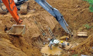 Hiện trường vụ vỡ đường ống nước sạch sông Đà.