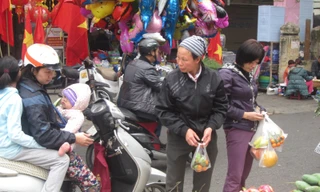 Nhộn nhịp mua sắm ngày 30 Tết