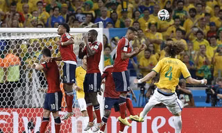 [VIDEO] Brazil – Colombia (2–1): Bàn thắng kinh điển của David Luiz