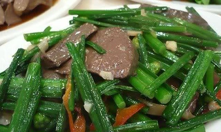 Rau hẹ bổ dương khí, dùng thích hợp trong mùa xuân.