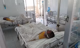 Nhiều công nhân bị bỏng nặng vẫn đang điều trị tích cực tại BV Chợ Rẫy. Ảnh: L.N.