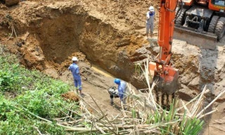 Vị trí xảy ra sự cố lần thứ 6 của đường ống dẫn nước sạch sông Đà về Hà Nội vào tối 25/4. Ảnh: VietNamNet.