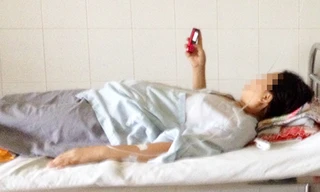 Đến chiều 10/5, sức khỏe của nữ bệnh nhân tiến triển tốt, giao tiếp được với người thân. Ảnh: Ái Nam (VnExpress).