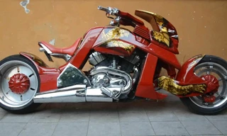 Xế khủng V-Rex Travertson 'đọ dáng' Ducati Diavel