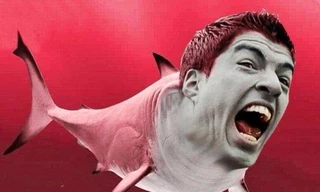 Suarez bị chế ảnh ‘kinh dị’ sau khi cắn cầu thủ khác