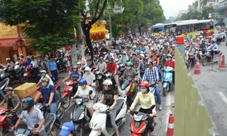 Đường Cầu Giấy tắc nghẽn sau nghỉ lễ Quốc khánh