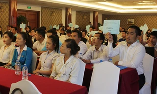 Cổ đông Công ty Đất Xanh bỏ phiếu chấp thuận phương án tăng vốn 500 tỷ đồng trong năm 2014. Ảnh: Vũ Lê