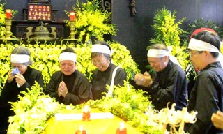 Giây phút nghẹn ngào tiễn đưa nhà văn Tô Hoài