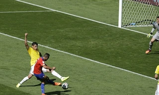 [VIDEO] Brazil-Chile (1-1): Sai lầm sơ đẳng của Hulk
