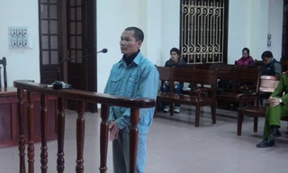 Phạm Văn Đoàn trước vành móng ngựa.