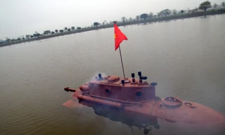 Video: Tàu ngầm tự chế ở Thái Bình chạy băng băng