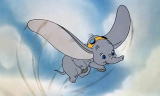 Voi con Dumbo với đôi tai biết bay trong bộ phim hoạt hình cùng tên.