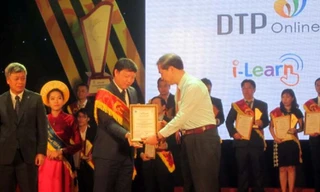 Trao giải thưởng Sao Khuê cho phần mềm tiếng Anh Anh i-Learn Smart Start.