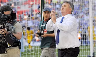 Guus Hiddink có tính cách và chiến thuật khác hoàn toàn Van Gaal