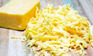 Pho mát là thực phẩm giàu chất canxi 