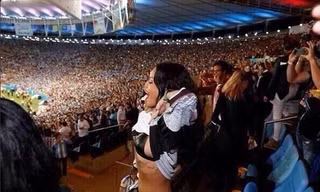 Rihanna khoe ngực ăn mừng Đức thắng Argentina