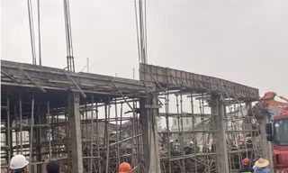 Hiện trường vụ sập trần bê tông vừa đổ