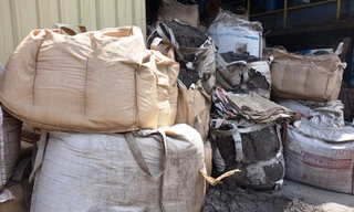 Kêu cứu vì chất thải nguy hại không biết để đâu