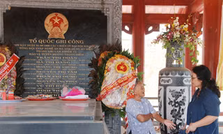 Nhà văn Lê Minh Khuê với Truông Bồn