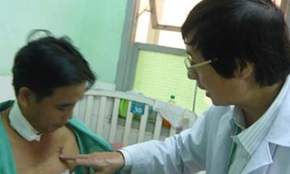 Cứu sống thanh niên nhậu say bị đâm trúng tim