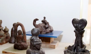 Ngắm tác phẩm gốm sống động của học sinh khiếm thị