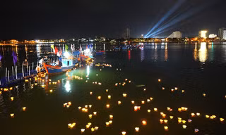 Lung linh hoa đăng nơi bến cảng từng là ‘toạ độ lửa’ trên dòng Nhật Lệ 