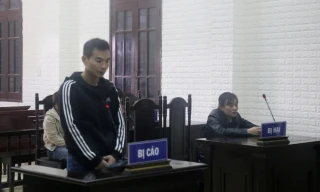 Giành quyền nuôi con bất thành, người đàn ông chặn đường đâm vợ cũ nguy kịch 