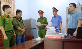 Trưởng bưu cục công ty giao hàng nhanh tham ô tài sản 