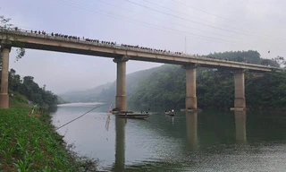 Nam sinh lớp 9 ở Quảng Bình nhảy cầu tự tử