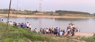 Cứu vợ và con bị đuối nước, Trưởng Phòng Nội vụ ở Quảng Bình tử vong trên sông Gianh 