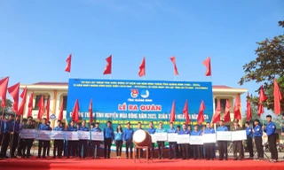 Nhiều món quà, phần việc ý nghĩa trong lễ ra quân Đông - Xuân tình nguyện tại Quảng Bình 